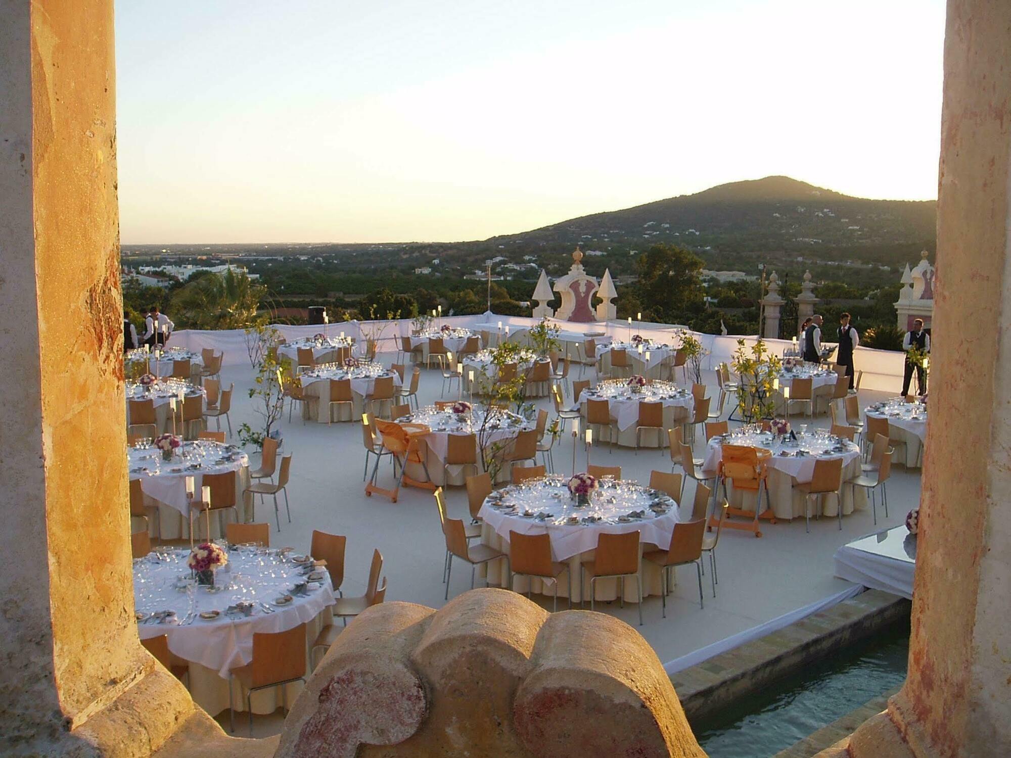 Pousada Palacio De Estoi - Small Luxury Hotels Of The World Exteriér fotografie Wedding reception at the La Cueva de los Verdes